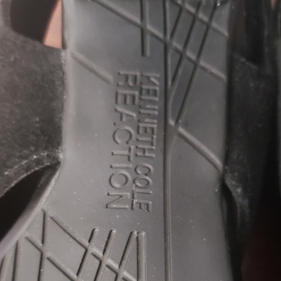 Kenneth Cole Reaction Black Suede "7 Fridah People" Peep Toe Stacked Block Heels - Picture 9 of 10